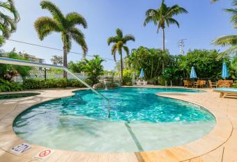 Tropical Breeze Resort has Balcony rooms