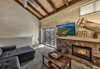 513 Pine Grove has Balcony rooms