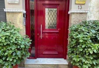 cozy minimal apartment has Balcony rooms
