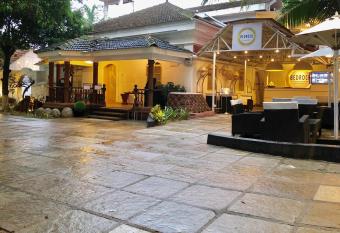 Bedrock Boutique Hostel allows 18 year olds to book a room