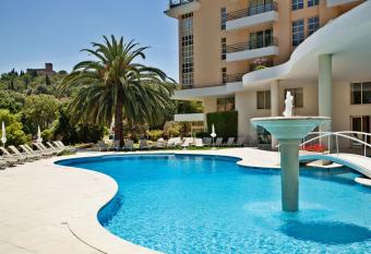 Hotel Dos Templarios allows 18 year olds to book a room