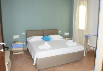 Hotel  904 has Balcony rooms