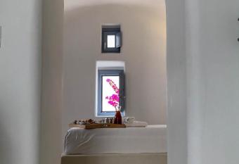 Palmariva Villas has rooms with a private hot tub