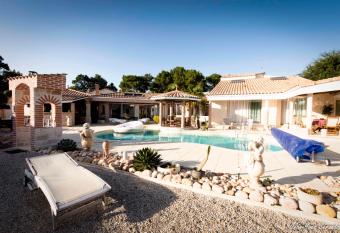 Le Mas des Mathes, Chambres d h  tes, Studios has Balcony rooms