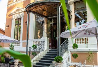 Residence Villa Barrio allows 18 year olds to book a room