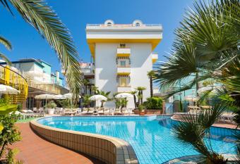 Park Hotel Pineta has Balcony rooms