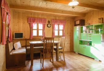 Ku  a za odmor Cindri   has Balcony rooms