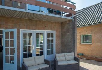 Hotel Eperland allows 18 year olds to book a room