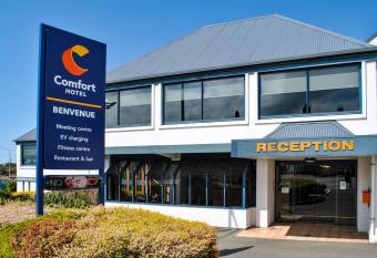 Comfort Hotel Benvenue allows 18 year olds to book a room