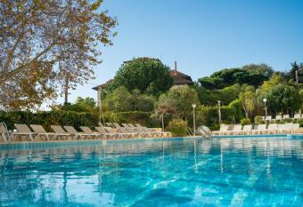 Hotel Estoril Eden allows 18 year olds to book a room