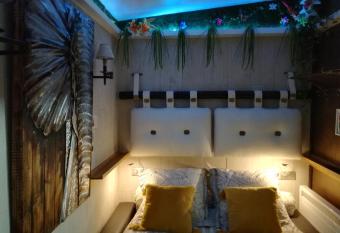 La Coloniale has Balcony rooms