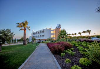 Hotel Maritur - Adults Only allows 18 year olds to book a room