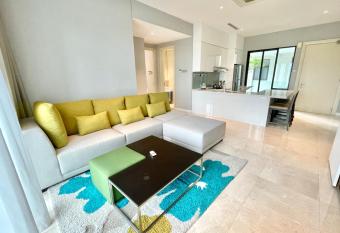 KLCC Luxury Condo Damai 88 Near Gleneagles Hospital has rooms with a private hot tub