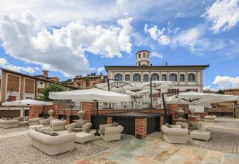 Relais Villa Prato allows 18 year olds to book a room
