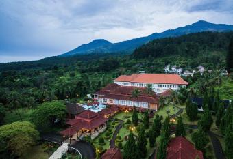 Royal Trawas Hotel & Cottages has Balcony rooms