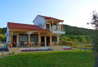 Agrielia Apartments has Balcony rooms