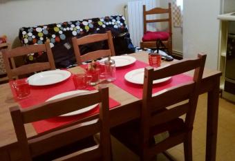 Stephanie Home has Smoking rooms