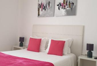 Hotel Palmeira allows 18 year olds to book a room