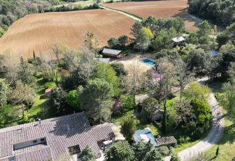 Domaine La Sauzette allows 18 year olds to book a room