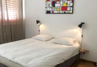 Central 2 bedroom flat in heart of Eaux-vives has Balcony rooms