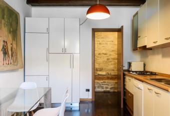 Palazzo Del Pero Luxury Attic - byMyHomeinComo allows 18 year olds to book a room