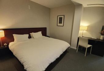 Hotel Torre Mar has rooms with a private hot tub