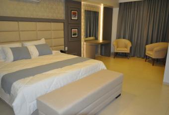 Hospedare Hotel has rooms with a private hot tub