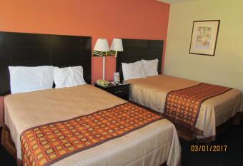 Travelers Lodge Beatrice allows 18 year olds to book a room