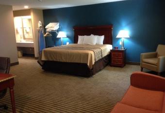 Victorian Inn has rooms with a private hot tub