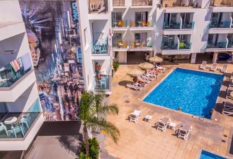 A Maos Hotel Apartments allows 18 year olds to book a room