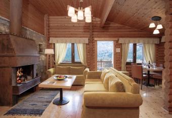 Xenios Chalet has Balcony rooms