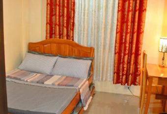 Fully AC 3BR House for 8pax near Airport and SM with 100mbps Wifi has Balcony rooms