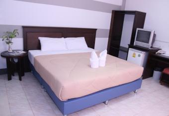 Pimann Place Hotel has rooms with a private hot tub