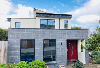 Apollo Bay Seal Apartments has Balcony rooms