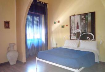 La Suite Sul Corso has Balcony rooms