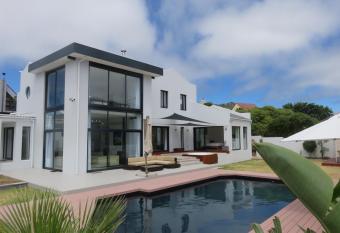 Cape White Villa has Balcony rooms