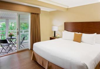 Best Western Bennington has rooms with a private hot tub