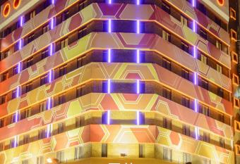 San Hua Hotel allows 18 year olds to book a room