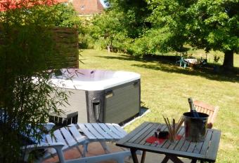 L or  e du bois allows 18 year olds to book a room