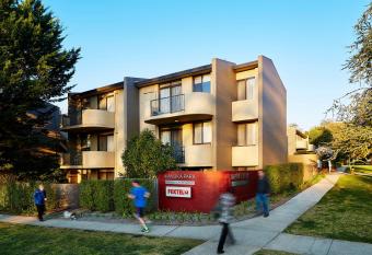 Manuka Park Serviced Apartments has Balcony rooms