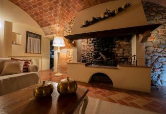 La Casetta Di Borgo allows 18 year olds to book a room