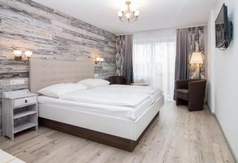 Hotel Diana Garni has Balcony rooms