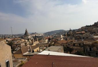 Apartment of Aamer(old city) has Balcony rooms