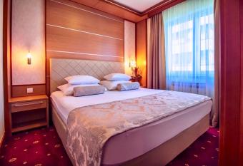 Hotel Cezar Banja Luka has Balcony rooms