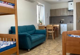 Samostatn   apartm  ny - Penzion U Kudl    k   Pouzd  any has Balcony rooms