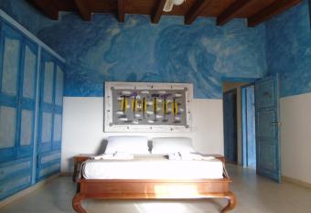 Luxury Penthouse on the square with sea view has Balcony rooms