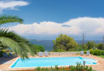 Akritas has Balcony rooms