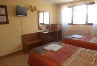 Hostal El Volante allows 18 year olds to book a room