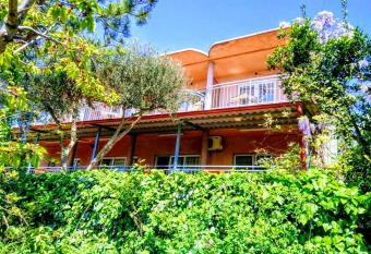 Bed And Breakfast Ema allows 18 year olds to book a room