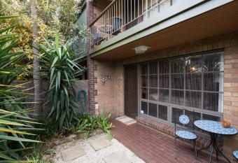 Glenelg North  has Balcony rooms